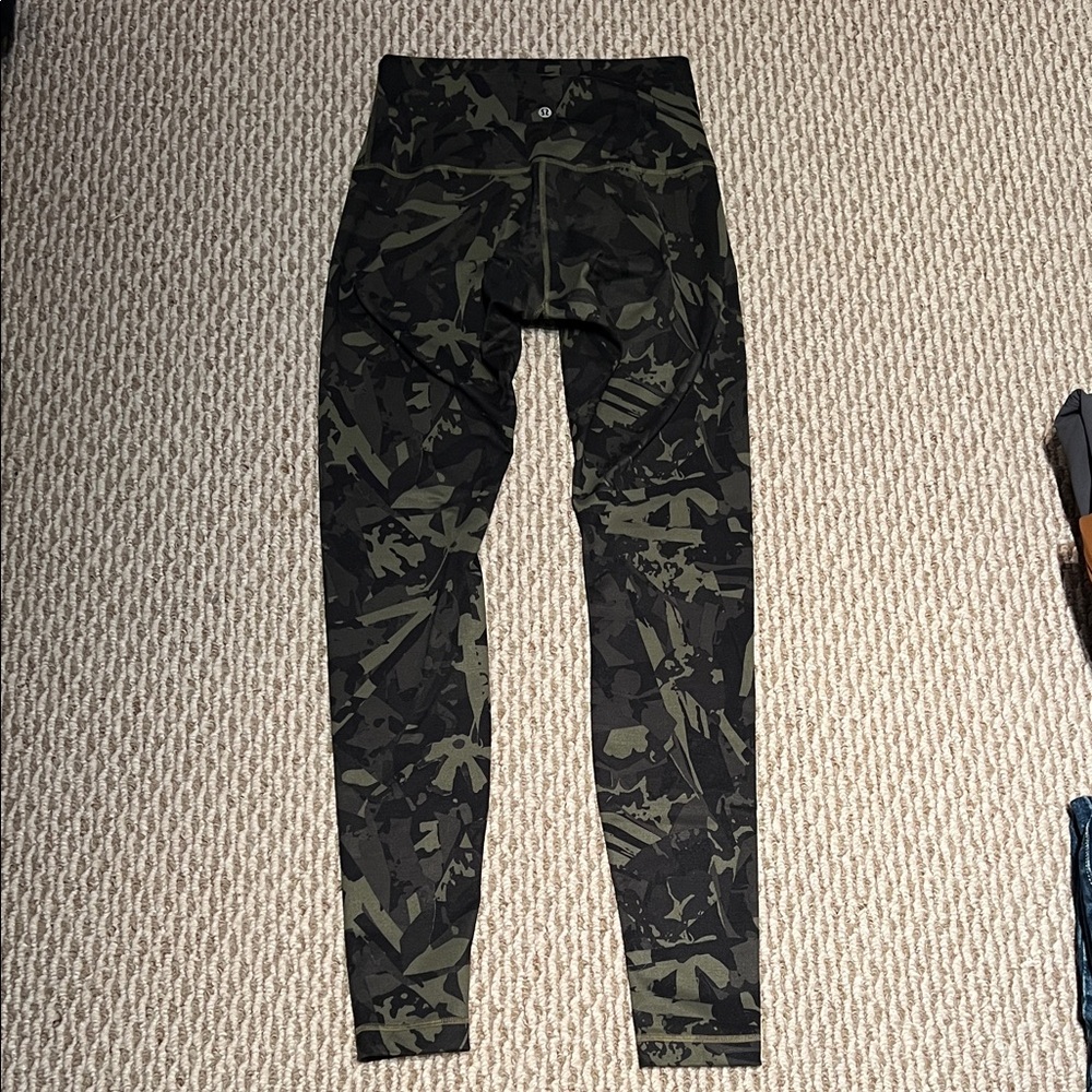 lululemon athletica Women's Leggings - Black Green Camouflage - Picture 5 of 8